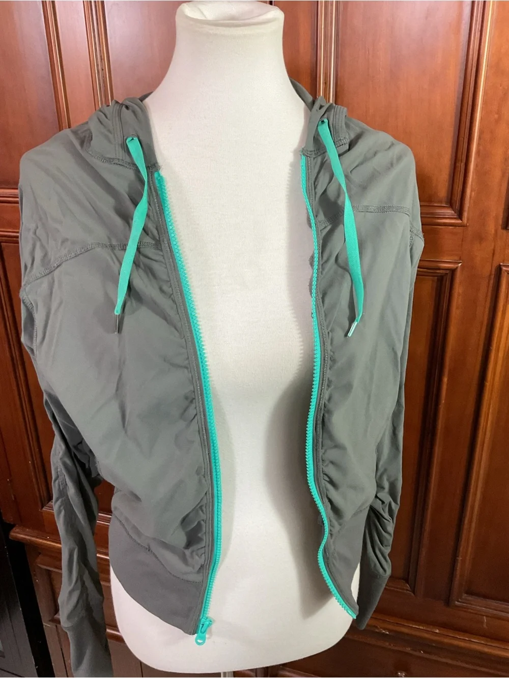 Lucy Athleisure Women’s Workout Jacket Size XS Gray And Green Lknw Full Zip Vers